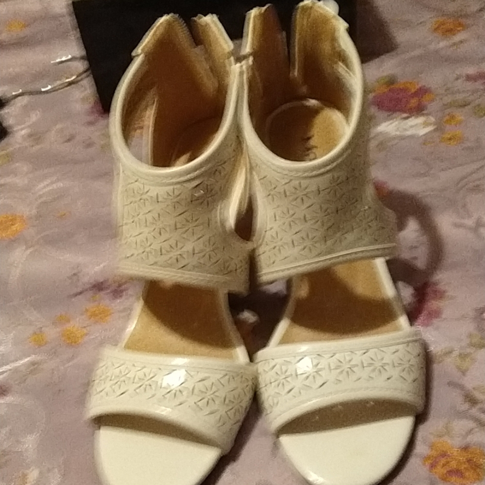Shoes - Picture 2 of 6